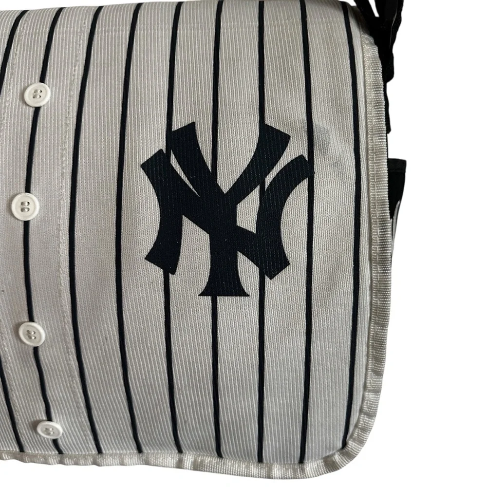 New York Yankees messenger bag for baseball fans NY blue and white